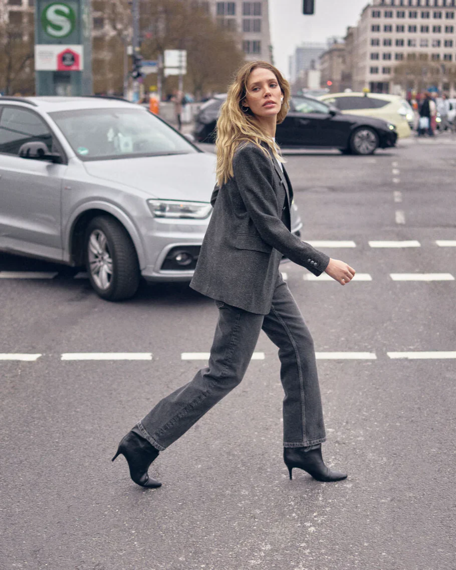 Babeth Svala Blazer | Black - Image 2