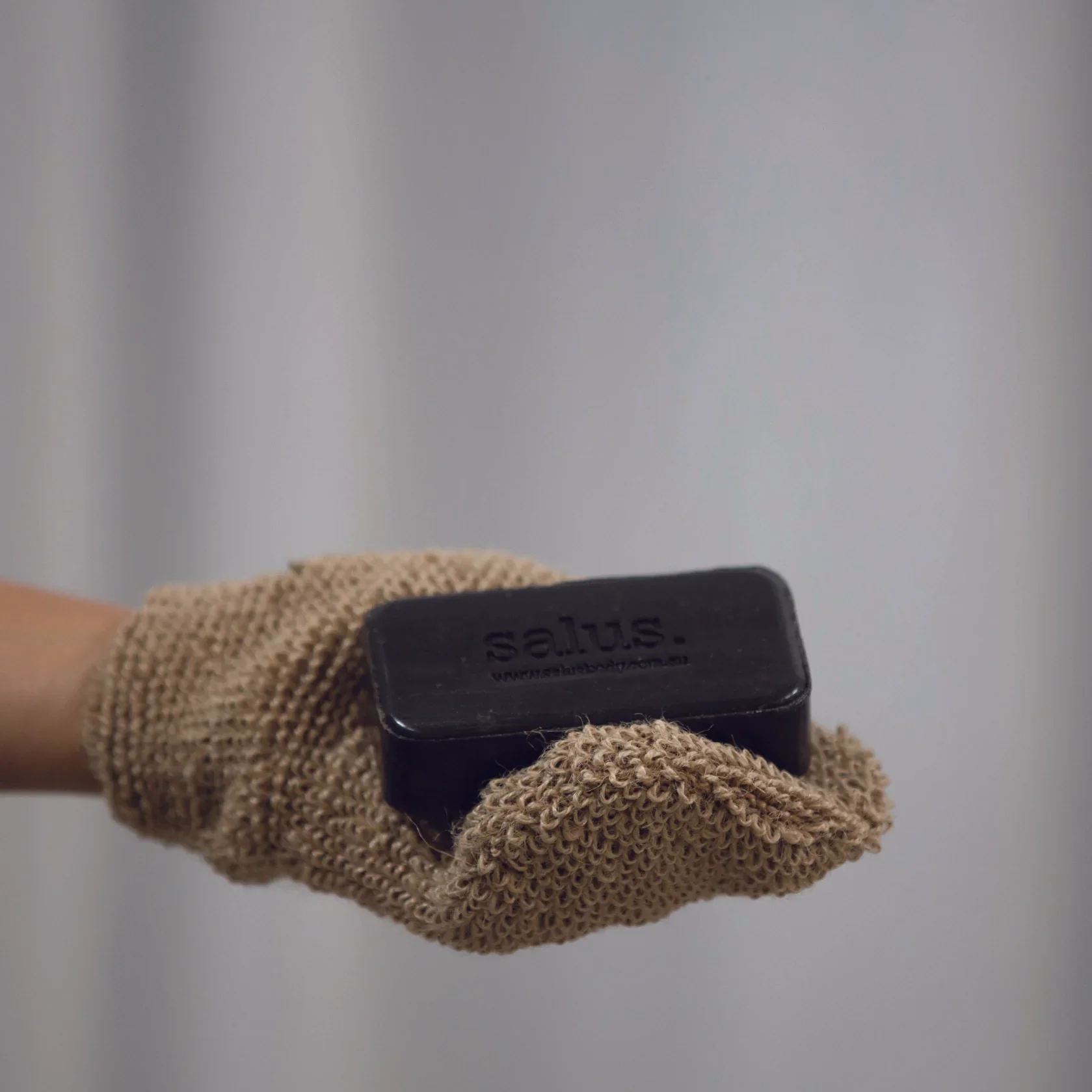 Body Exfoliation Mitt - Image 2