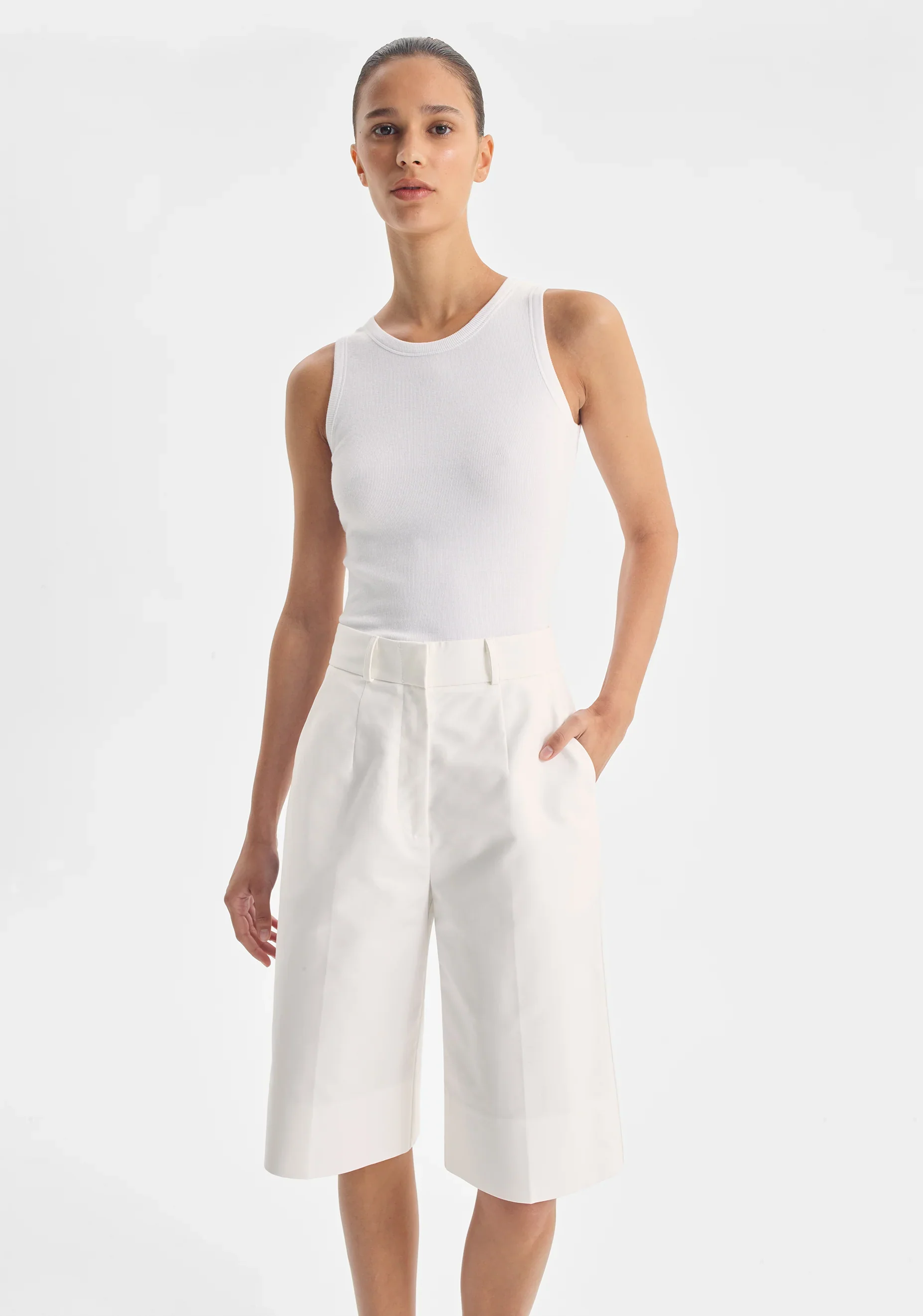 Elliott Bermuda Short | White