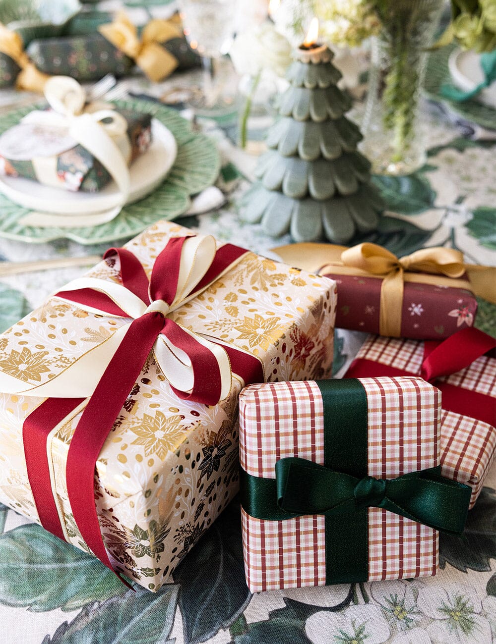 Gift Wrap Roll 3m | Christmas Holly - Image 2