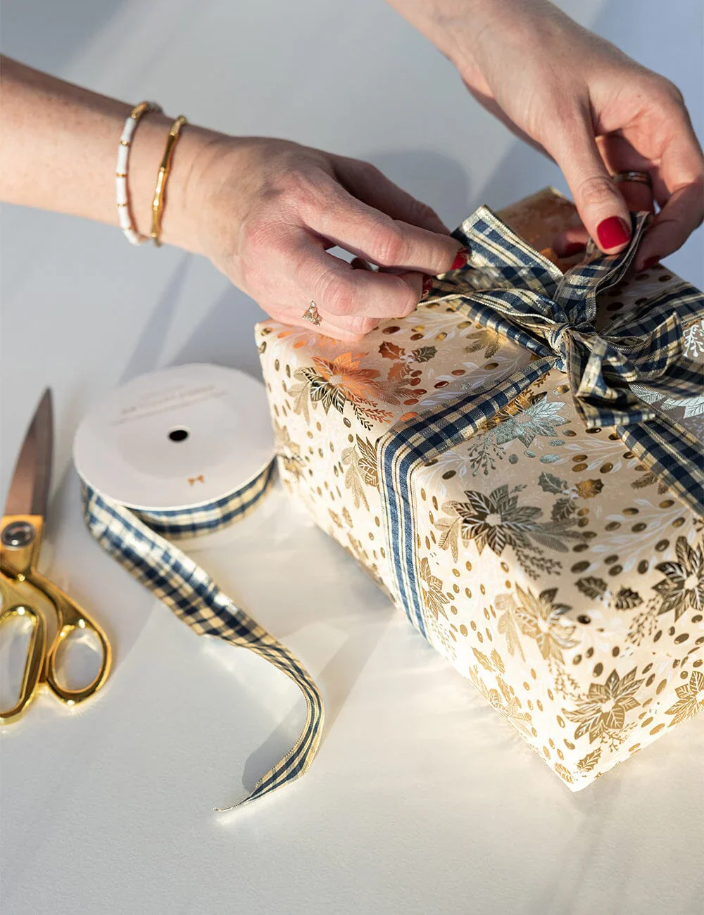 Gift Wrap Roll 3m | Christmas Holly - Image 8