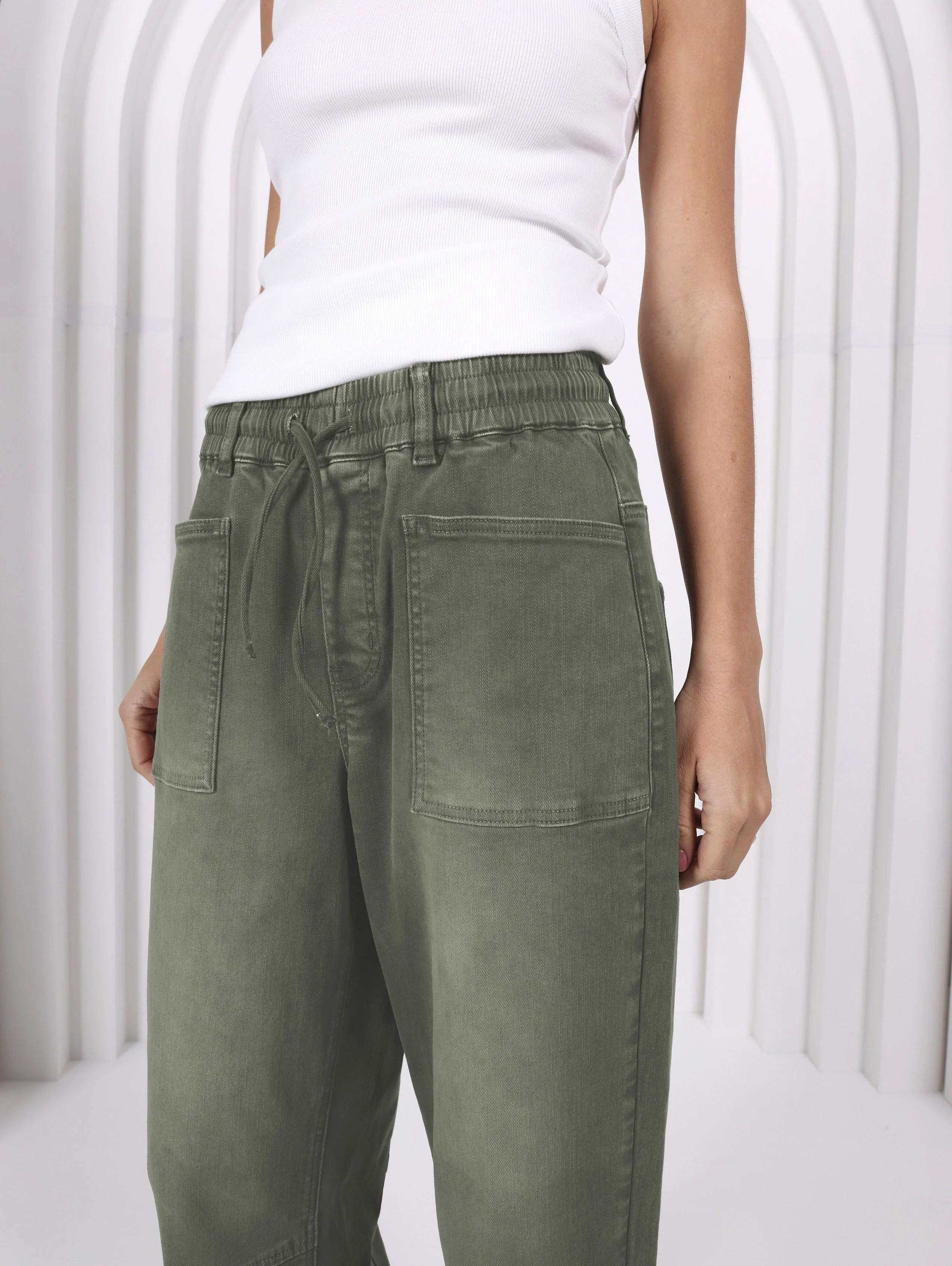 Leo Barrel Jeans | Khaki - Image 6