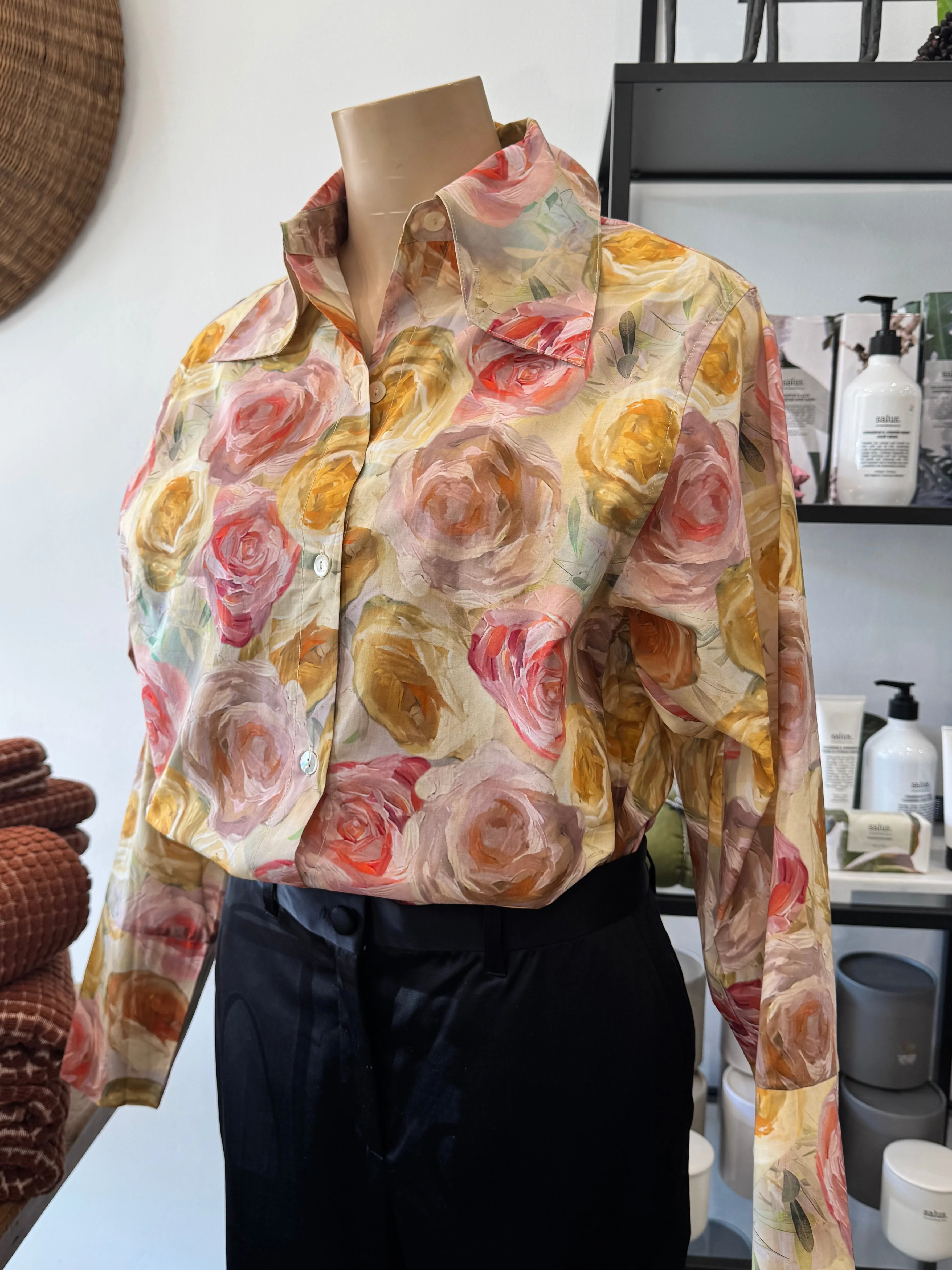 M.A.Dainty Actress Top | Roses - Image 4