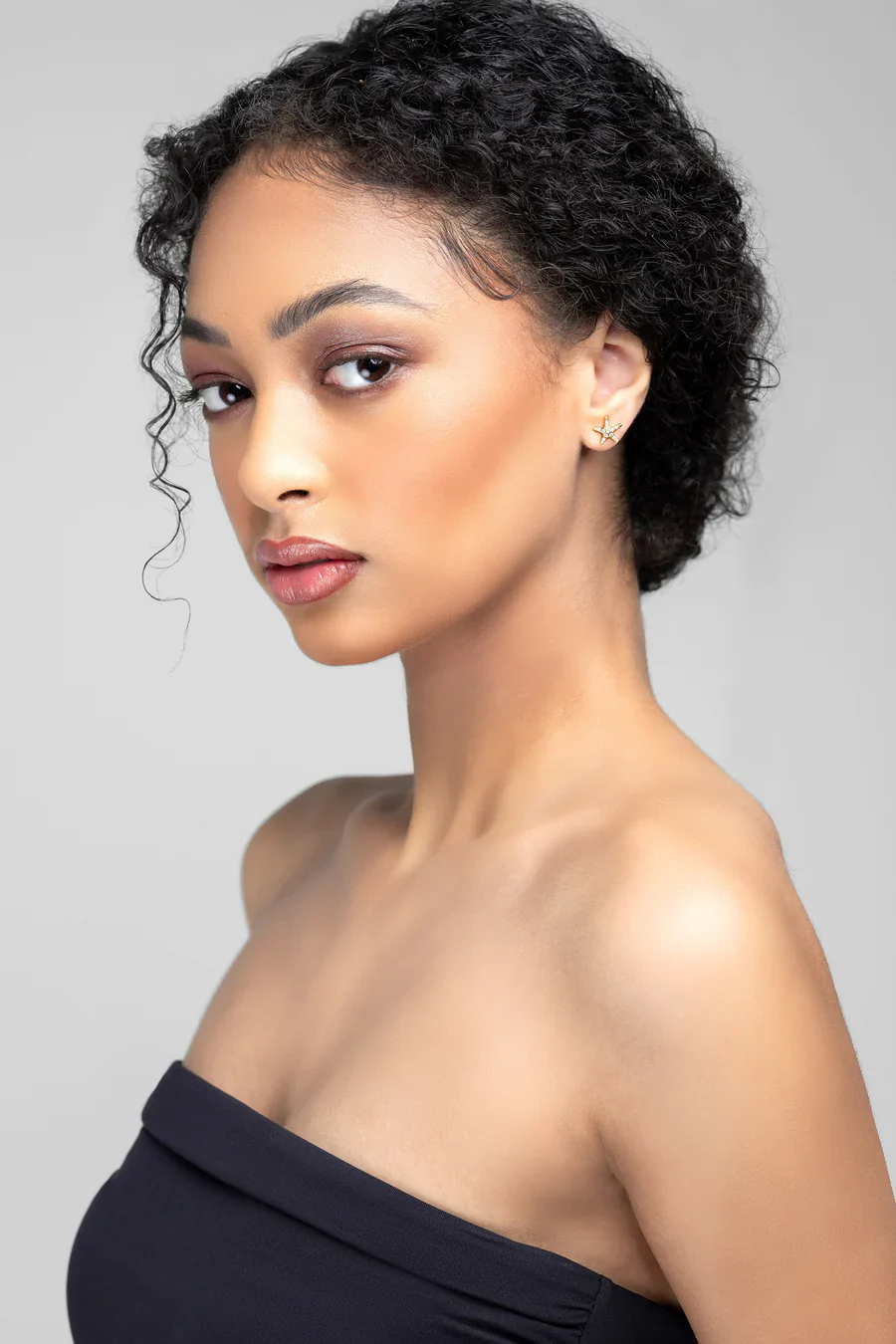 Shelly Gold Earring - Image 2